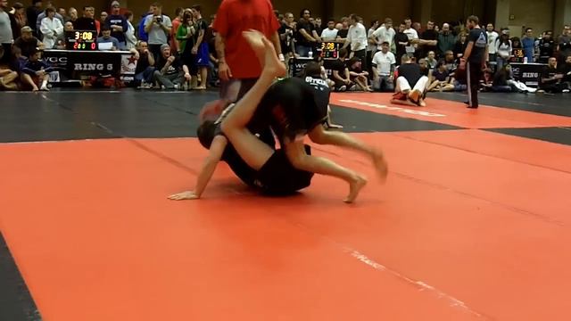 Fight 2 Win Tournament Of Champions 8 NoGi Beginner 154.9 Match 1 Ross Of The Farm BJJ смотреть онлайн