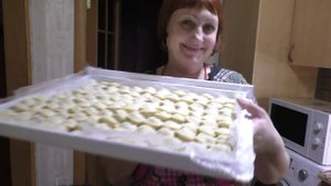 Прогулялись по бору, леплю пельмени