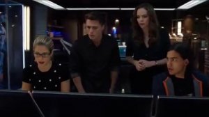 Team Arrow and Team flash vs Captain boomerang