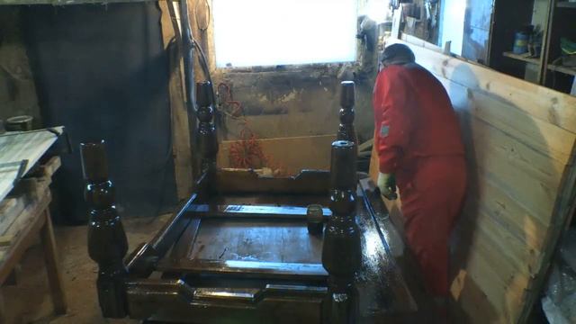 Как правильно покрыть лаком огромный стол ручной работы. смотреть онлайн