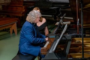 И.С. БАХ "Токката Соль Минор". Исполняет Александр Князев