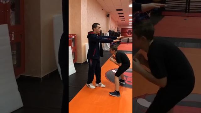 Бокс. Обучение выполнения нырков, начальная подготовка