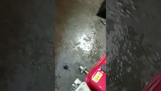 Как снять двигатель со снегоуборщика Honda HSS656