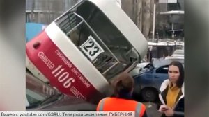 В Самаре неуправляемый трамвай сошел с рельсов