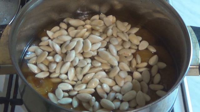 Варенье из абрикосов с миндальными орехами. Вкусный и полезный десерт смотреть онлайн