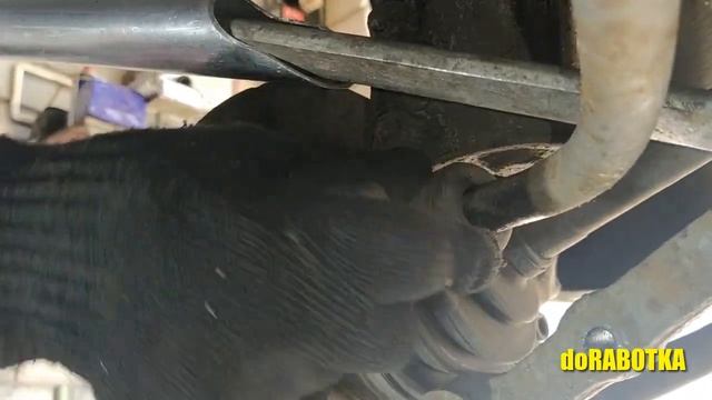 Как поменять стойки стабилизатора ВАЗ 2110-12 своими руками. doRABOTKA смотреть онлайн