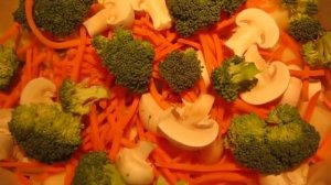 Голень индейки, тушеная с овощами