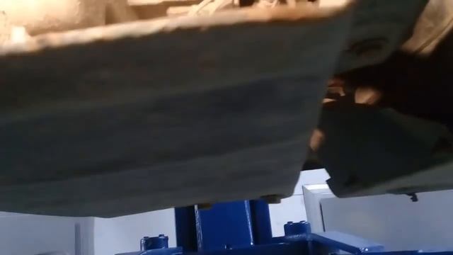 UAZ Patriot (УАЗ Патриот) разводим задние колодки,замена масла в мостах,КПП,Раздатке. смотреть онлайн