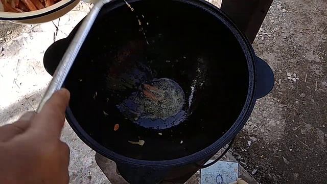 ЖАРКОЕ ИЗ СВИНЫХ ПОЗВОНКОВ В КАЗАНЕ НА КОСТРЕ