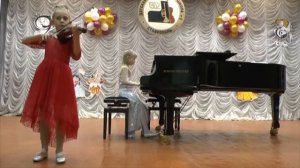Ансамбль: Магомедалиева Аминат (скрипка), Сарандаева Василиса (фортепиано).