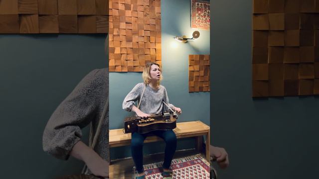 Народная лирическая песня Смоленской обл под колесную лиру.