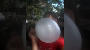 Я надуваю большой пузырь
