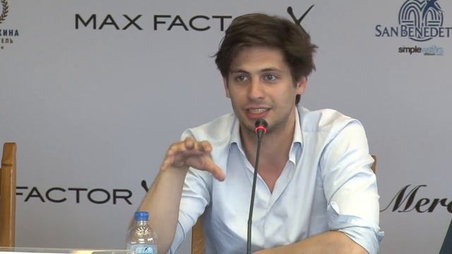 Пресс-конференция конкурсного фильма "Мифы" смотреть онлайн