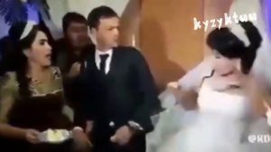 АЯЛДЫ БАШТАН КАРМАШ КЕРЕК. Подборка идиотов. Жених ударил невесту на свадьбе.