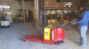PALLET JACK RAYMOND 111TM-F60L