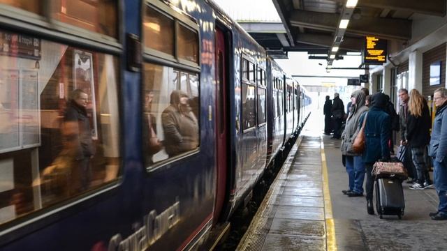 Отец оставил своих детей, а когда опомнился и вернулся за ними, не мог подойти ближе 100 метров смотреть онлайн