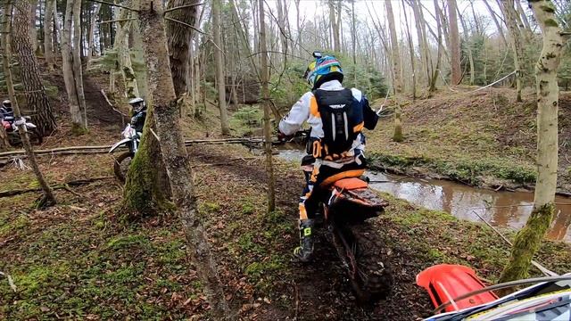 прохват по лесу на Honda crf450r смотреть онлайн