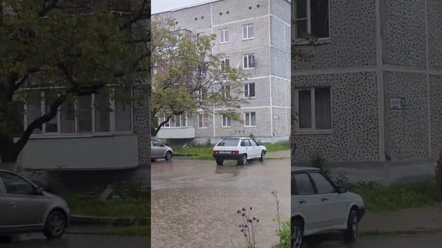 Страшная гроза и ливень в Мостовском. Ваши любимые пятиэтажки (в Москве таких нет)