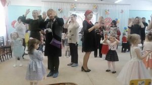 Танец с мамами "У меня, у тебя".