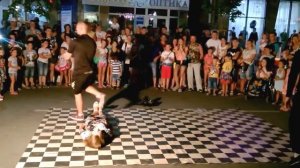 Уличные танцы. Танцоры в Анапе. Танцы на улице. Крутые танцы