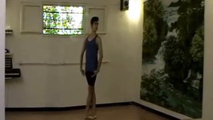 Подготовительное упражнение к турам en dedans из четвёртой позиции.