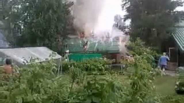 Пожар.Горит баня на даче.16.07.2011 смотреть онлайн