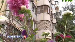 Цветник во дворе самарской многоэтажки