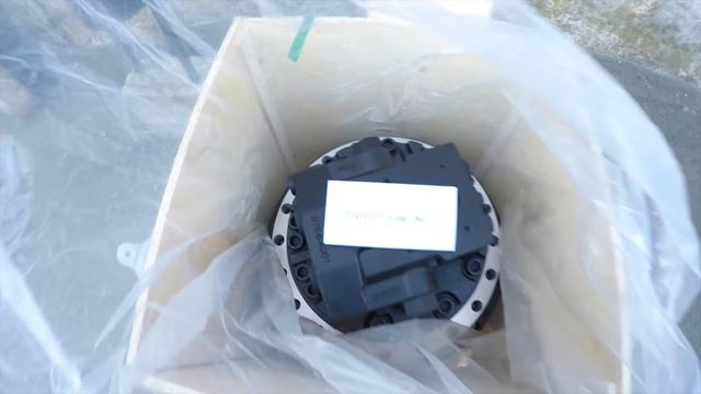 Редуктор хода в сборе с гидромотором (бортовая) Kobelco SK210-6ES, отгрузка клиенту из Тольятти смотреть онлайн