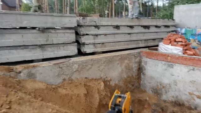Инженерный расчёт, скорость и осторожность необходимы при устройстве подвала...