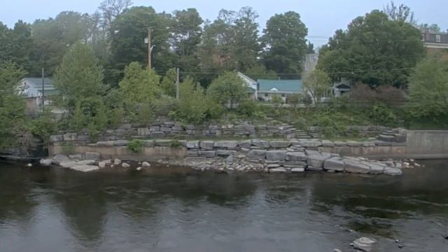 Он молчит, потому что набивает себе цену смотреть онлайн