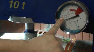 Проверка керамики на прочность.
