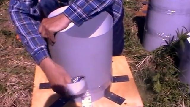 Как самому построить каркасный дом-1 часть//изготовление опалубки для фундаментных столбиков. смотреть онлайн