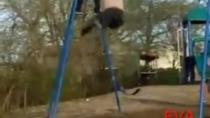 Толстая девочка на качелях   Смешное видео