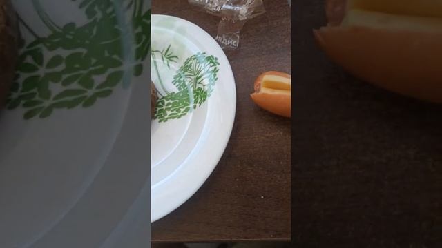 КАК ПРИГОТОВИТЬ ДОМАШНИЙ ХОТ-ДОГ ИЗ ХЛЕБА , СОСИСКИ И СЫРА смотреть онлайн