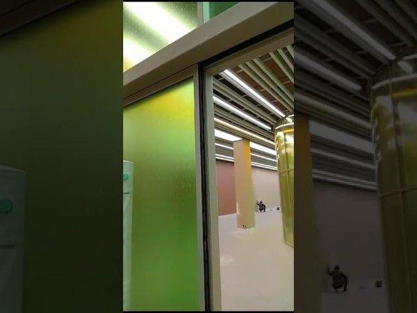 Дверь в отпуск. Установили автоматические двери в аэропорте Кольцово. Приятного отдыха!