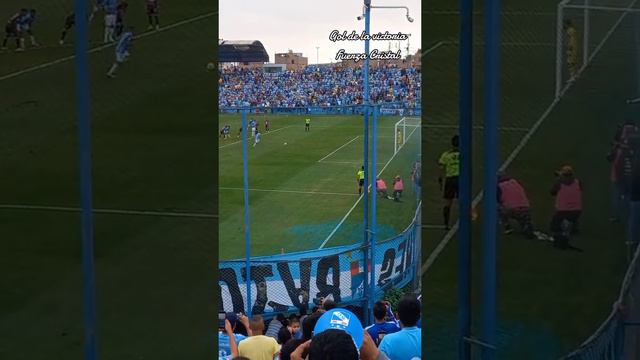 GOL DE YOSHIMAR YOTUN PARA EL TRIUNFO DE CRISTAL ULTIMO MINUTO VS MUNICIPAL DESDE LA TRIBUNA