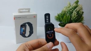 How to Charge Huawei Band 8