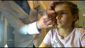 Надевание мягкой бифокальной линзы OKVision Prima BIO-Bi-focal