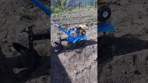 Окучивание картохи мотоблоком на самодельных пропольниках из фрез .