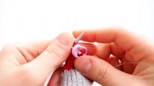 Вяжем спицами гнома в скандинавском стиле