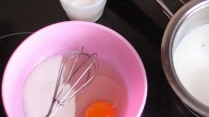 Улитки из слоеного теста с изюмом