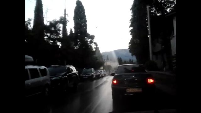 Пробка в центер Ялты из за пожарного гидранта смотреть онлайн
