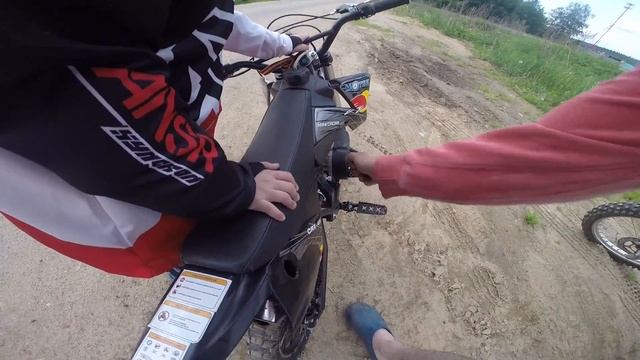 Начинающий мотоциклист или один день из жизни мелкого)) смотреть онлайн