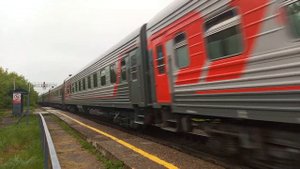 ТЭП70БС с поездом Пенза-Москва следует через станцию Сельмаш.