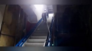 Демонтаж почти нового эскалатора. Демонтаж ступеней.