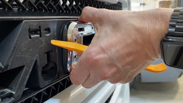 How to Install the Illuminated LED GMC Sierra Emblem / Badge - A Genuine GM Part смотреть онлайн