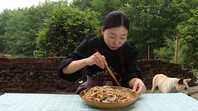 小雨炒最愛的牛肉河粉，香辣爽口，大口扒粉真過癮！ 【市民朱小雨】