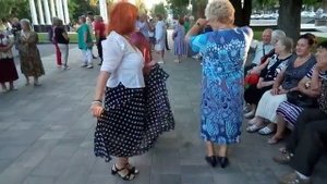 Песни Частушки и пляски у фонтана г Орел