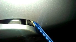 Заклинил лючок бензобака. Специально для moi-nissan.ru