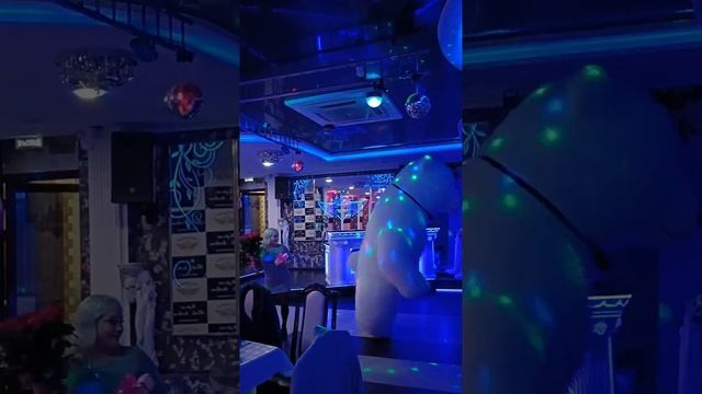 Невероятно милая именинница!!! Поздравление от белого медведя